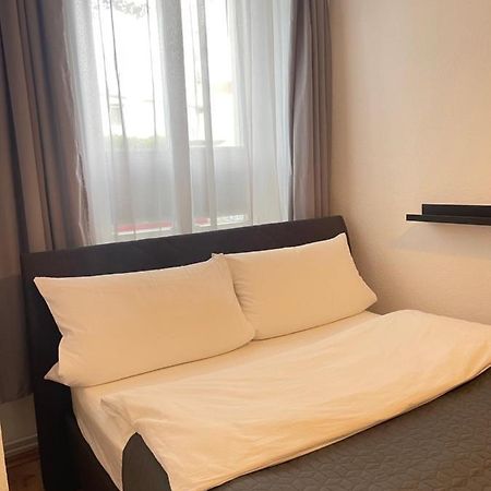 Ferienwohnung Im Stadtzentrum Von Bernau - Schoene Ferienwohnung Mit 1 1/2 Zimmern, Bad, Spuelmaschine, Waschmaschine, Komplette Kueche, Wlan Bernau bei Berlin Esterno foto