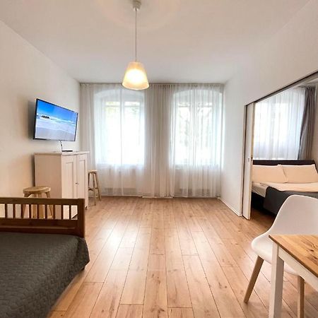 Ferienwohnung Im Stadtzentrum Von Bernau - Schoene Ferienwohnung Mit 1 1/2 Zimmern, Bad, Spuelmaschine, Waschmaschine, Komplette Kueche, Wlan Bernau bei Berlin Esterno foto
