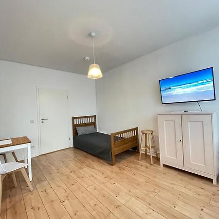 Ferienwohnung Im Stadtzentrum Von Bernau - Schoene Ferienwohnung Mit 1 1/2 Zimmern, Bad, Spuelmaschine, Waschmaschine, Komplette Kueche, Wlan Bernau bei Berlin Esterno foto