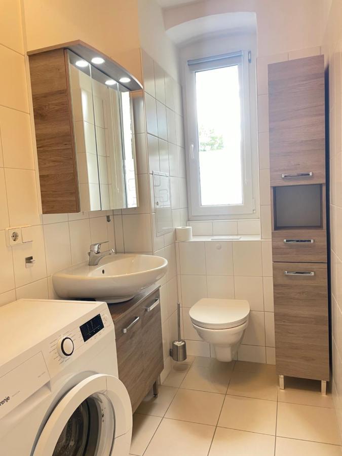 Ferienwohnung Im Stadtzentrum Von Bernau - Schoene Ferienwohnung Mit 1 1/2 Zimmern, Bad, Spuelmaschine, Waschmaschine, Komplette Kueche, Wlan Bernau bei Berlin Esterno foto